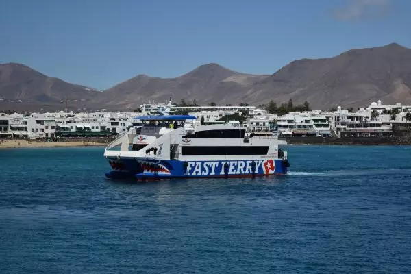 Ferry Lanzarote Fuerteventura ( recogida incluida)