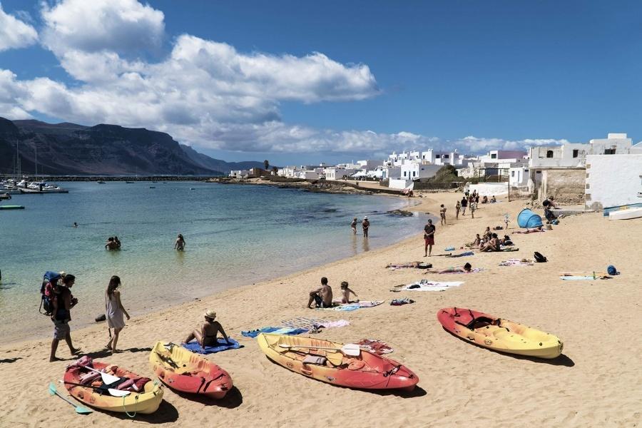 Lanzarote to La Graciosa Ferry service